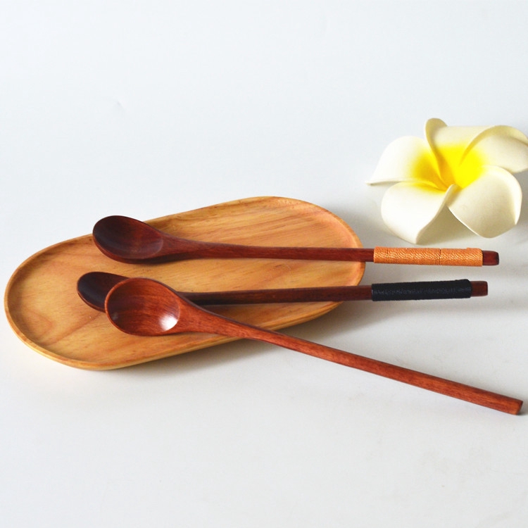 Thìa canh cán dài bằng gỗ tiện dụng