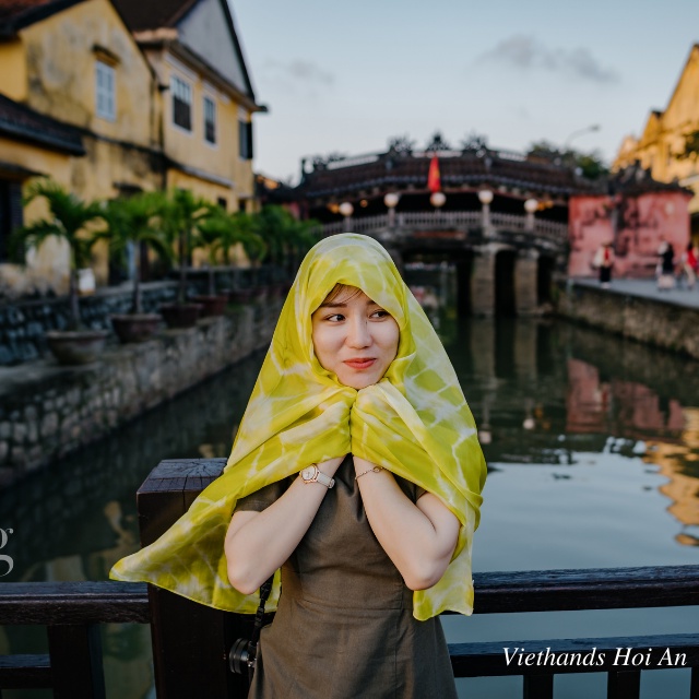 Khăn Quàng Cổ Lụa Nữ Nhuộm Shibori Màu An Toàn cho Da Tơ Tằm Tự Nhiên Sản Xuất Tại Việt Nam Bởi Ongsik