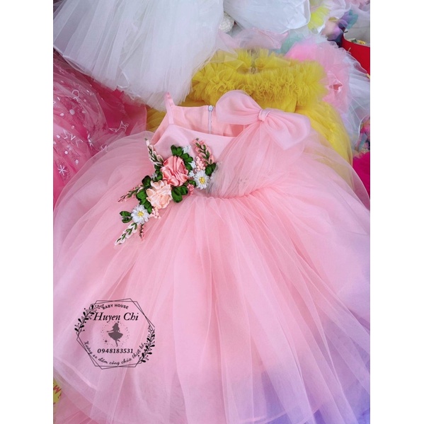 Yếm dây dài phủ chân