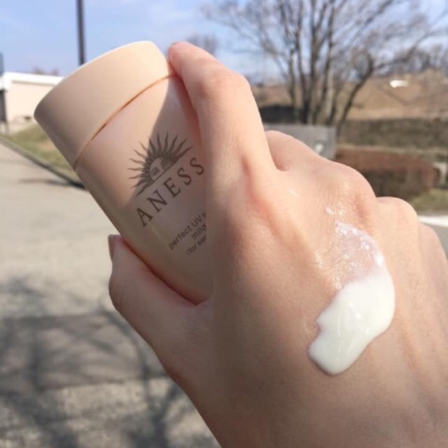 KEM CHỐNG NẮNG  ANESSA