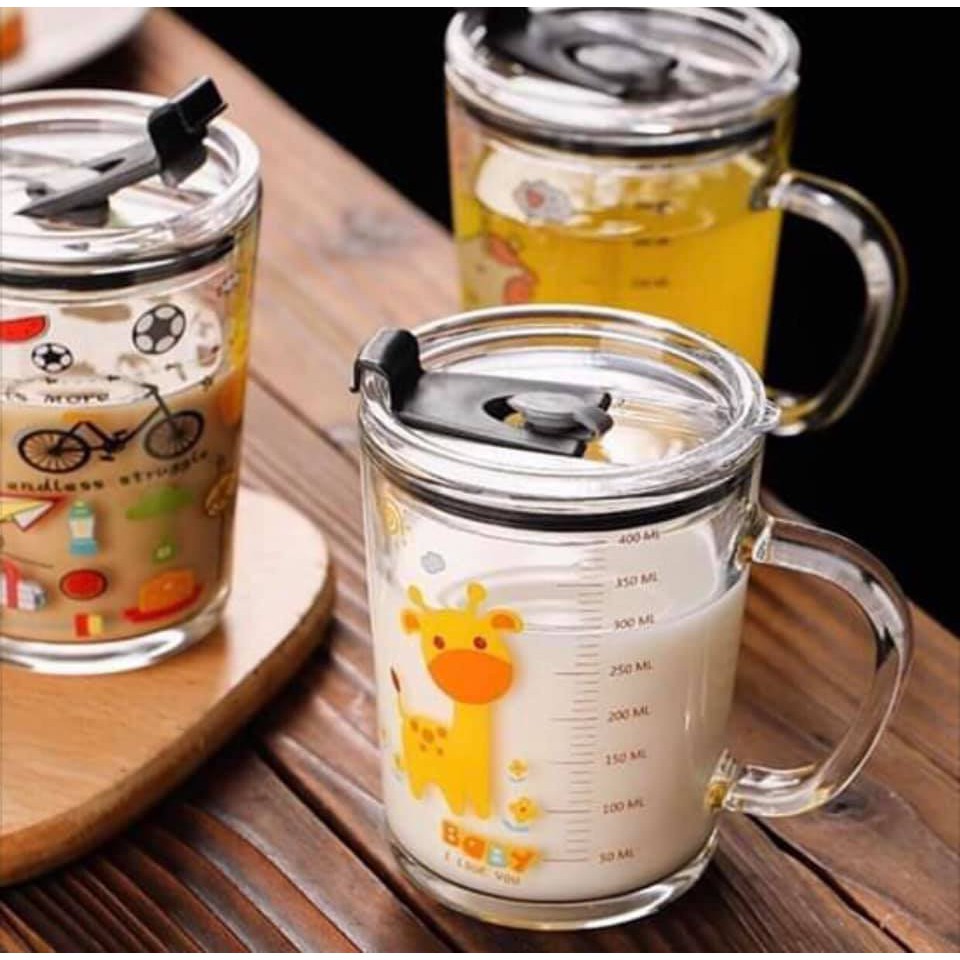 CỐC PHA SỮA THUỶ TINH CHIA VẠCH CÓ NẮP VÀ ỐNG HÚT CHO BÉ YÊU