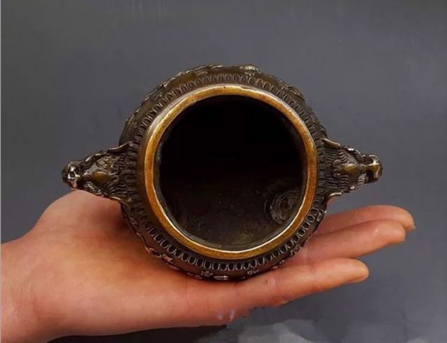 Đỉnh , Lư Đốt trầm bằng đồng.cao 12cm, 13,5cm ngang 13cm