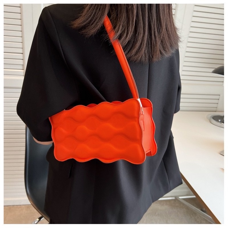 Túi Đeo Chéo Hình Vuông Nhỏ Màu Trơn Thêu Nổi Họa Tiết Thời Trang Mùa Hè Hàng Mới 2023