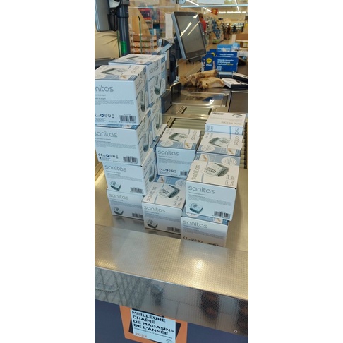 Máy đo huyết âp cổ tay sanitas của Đức bán tại siêu thị Pháp sale