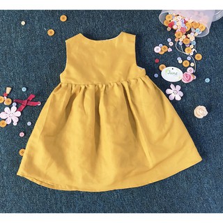 Váy vàng phối ren