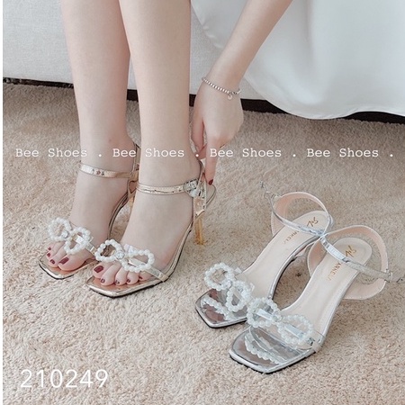 BEESHOES - SANDAL NỮ MŨI VUÔNG NƠ NGỌC GÓT NHỌN - SANDAL NỮ MŨI VUÔNG GÓT NHỌN CAO 7 PHÂN SẴN MÀU BẠC - VÀNG 210249