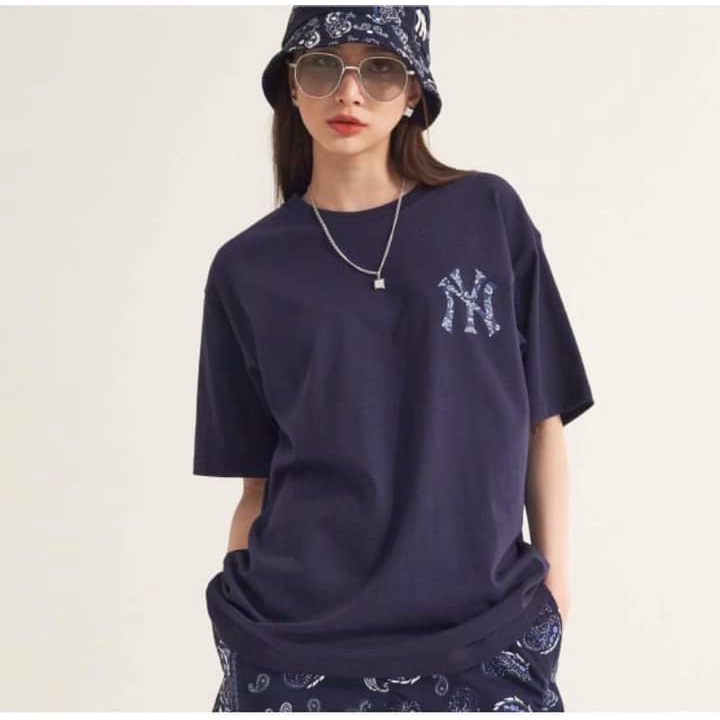 Áo thun cổ tròn ngắn tay MLB Paisley Megalogo Short Sleeve T-shirt New York Yankees