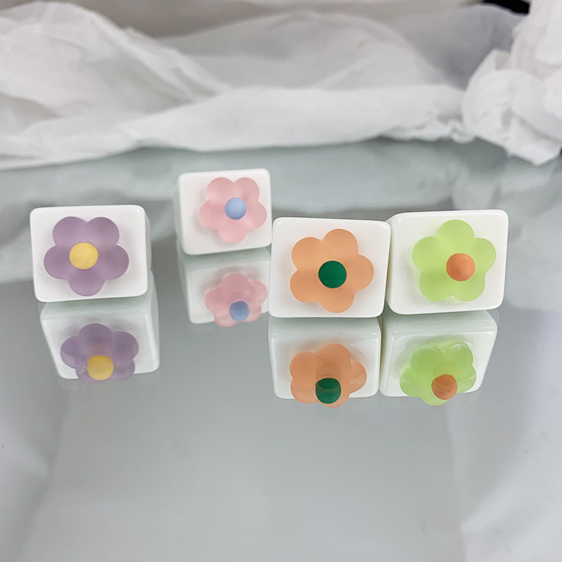1 Nhẫn Nhựa Acrylic Họa Tiết Hoa Phong Cách Cổ Điển Cho Nữ