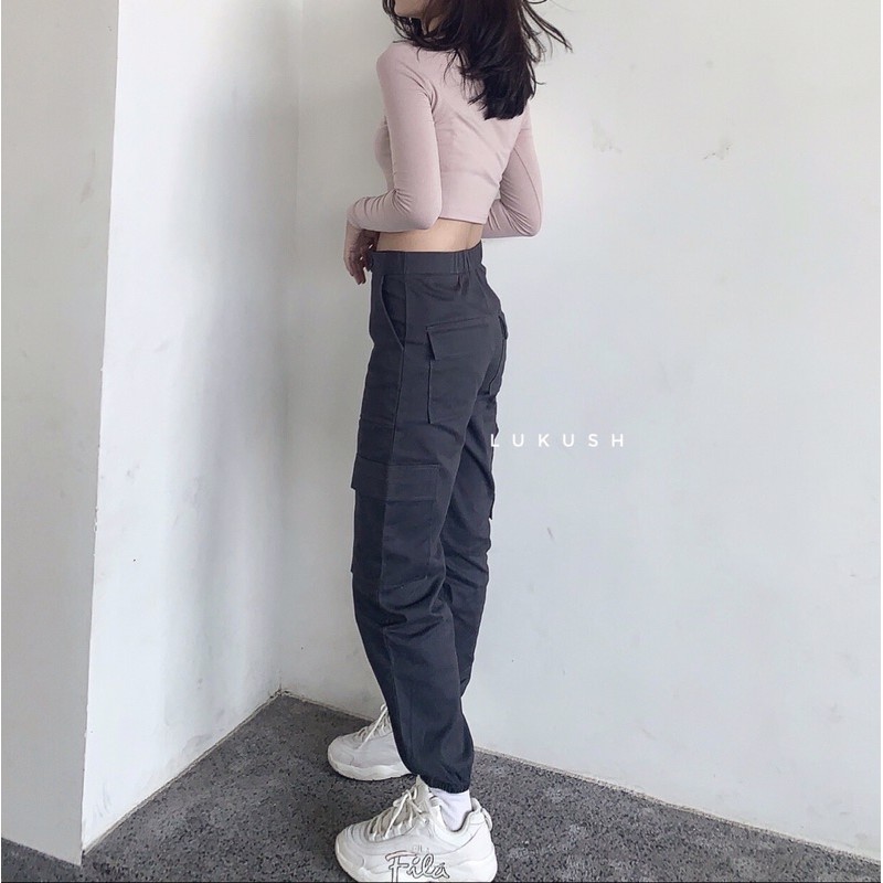 Áo croptop dài tay cho nữ cùng quần jogger cạp khoá đứng dáng