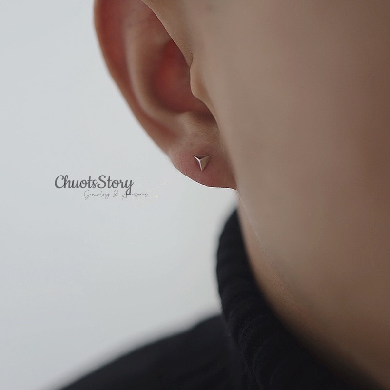 Khuyên tai bạc unisex cá tính hình tam giác, khuyên tai titan không gỉ thời trang - KTU0008 - ChuotsStory