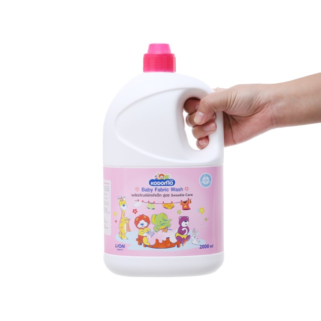 Dung dịch giặt xả cho bé Kodomo Sweetie Care chai 2 lít