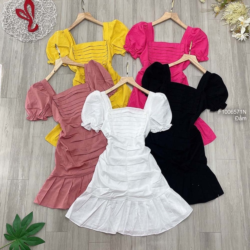 Đầm xòe đuôi cá xếp ly ngực cổ vuông tay ngắn bo