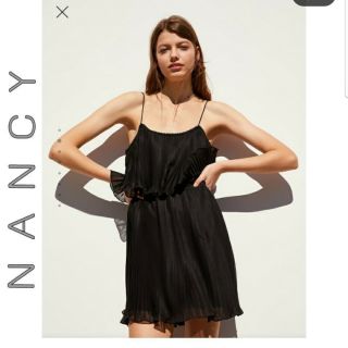 Đầm zara hai dây xếp li