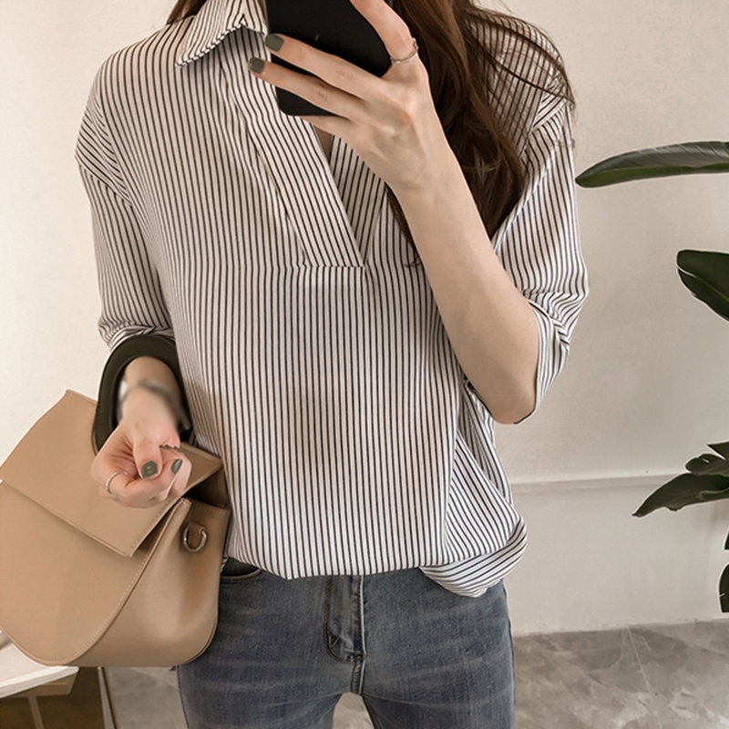 Áo sơ mi tay lửng cổ chữ V họa tiết kẻ sọc cho nữ