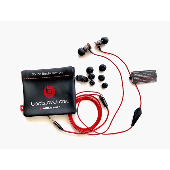 Tai nghe iBeats Monster.Thiết kế thể thao, chất âm trầm mạnh mẽ, bass sâu dày. Chân kết nối 3.5mm
