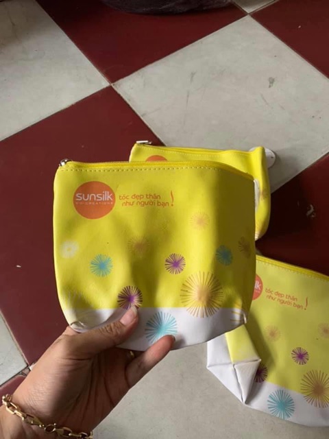 Tặng 1 túi nhỏ xinh - Sữa bột Dutch Lady nguyên kem lon 900g | BigBuy360 - bigbuy360.vn