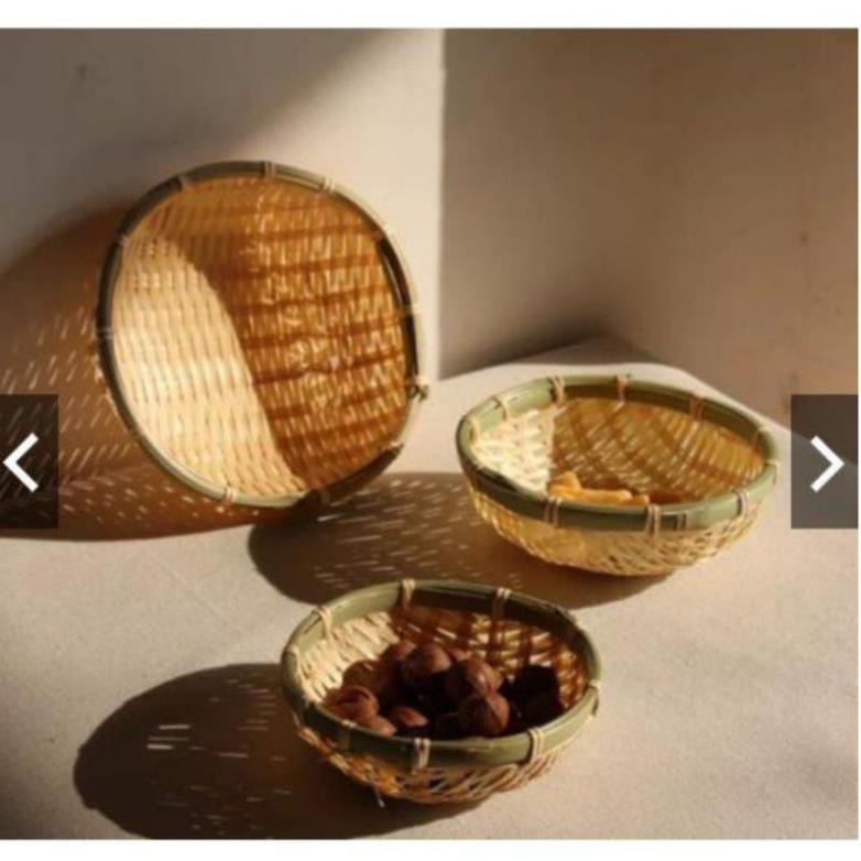 Rổ tre nhỏ đựng hạt hướng dương
