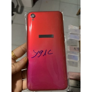 Lưng y91c- vivo gồm: nút bấm , kính cam