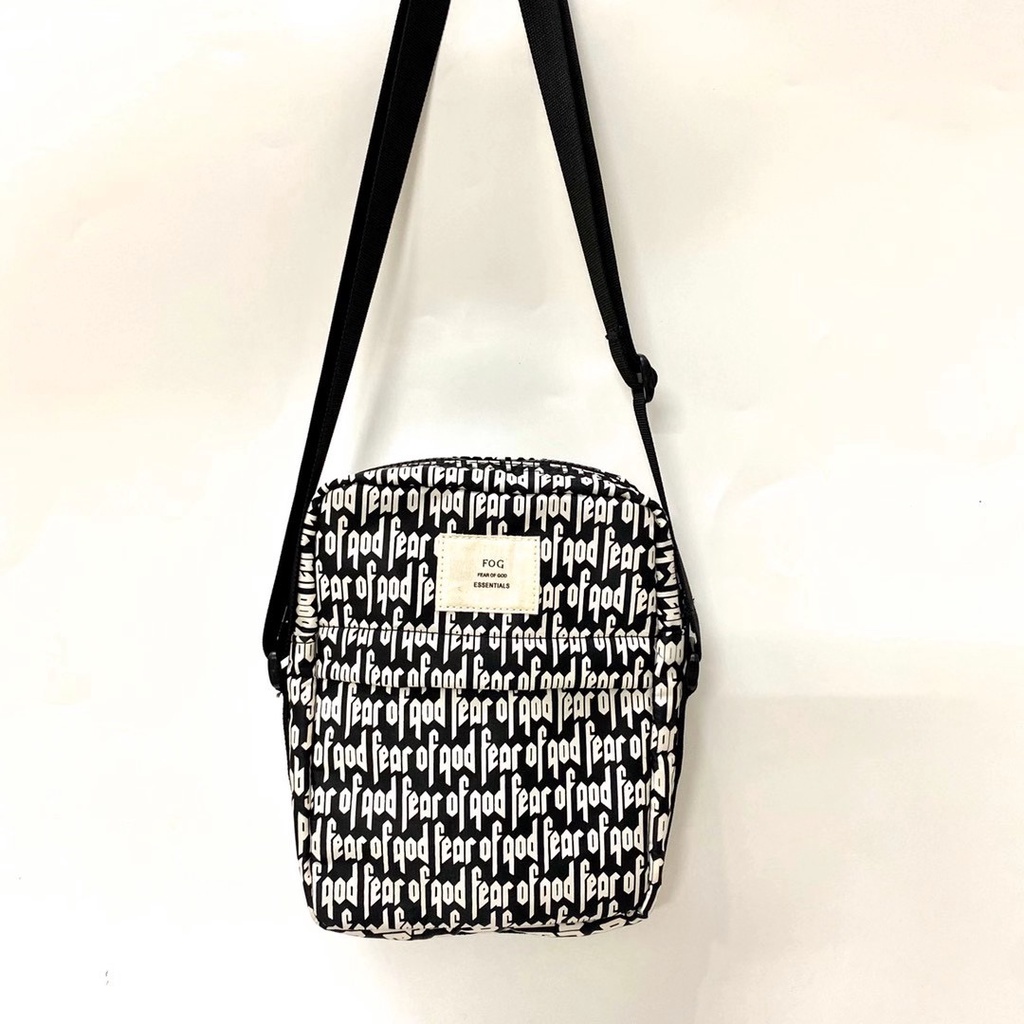 Túi đeo vai in họa tiết Fear Of GOD kiểu dáng thời trang cho nam và nữ phong cách năng động