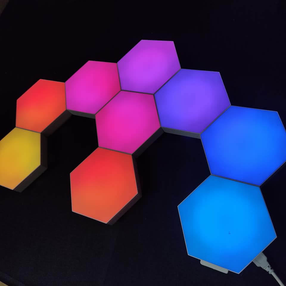 Bộ đèn Hexagonal Modul Led RGB 16 triệu màu, điều khiển và chỉnh màu qua remote hoặc App điện thoại