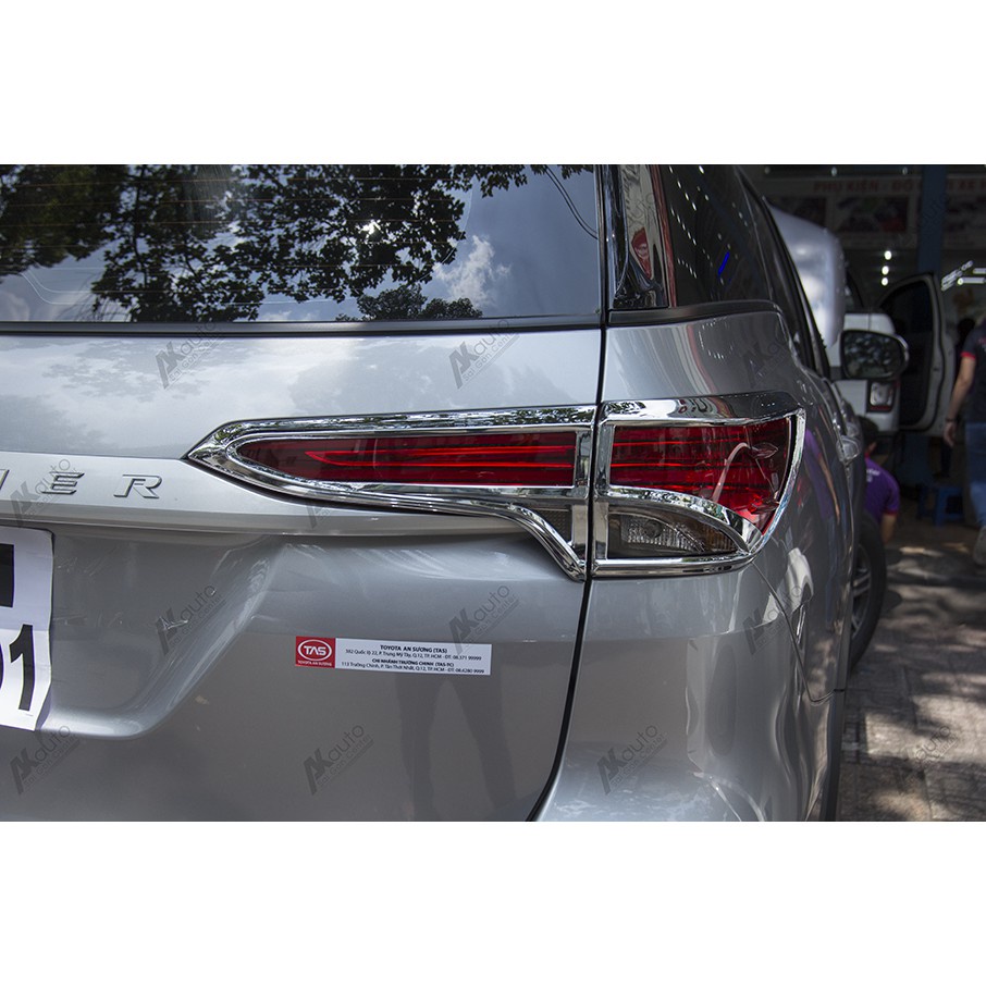 Ốp trang trí viền đèn pha hậu Fortuner 2017-2022 - hàng cao cấp