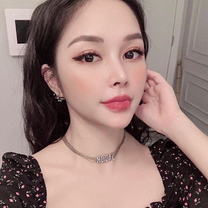 Vòng cổ hiệu sợi xích mảnh chữ VC136