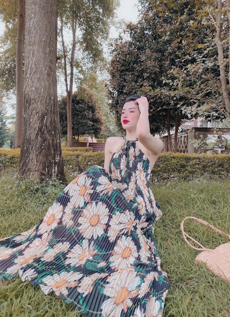 Gv đầm maxi dập ly cổ yếm - lụa thái