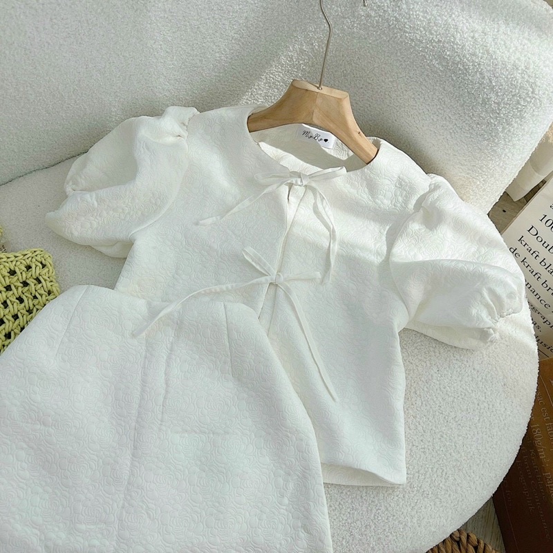 SET ÁO TRẮNG HOA NỔI CỘT DÂY THẮT NƠ + CHÂN VÁY