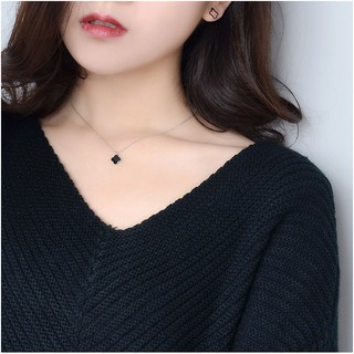 Dây chuyền cỏ bốn lá đen