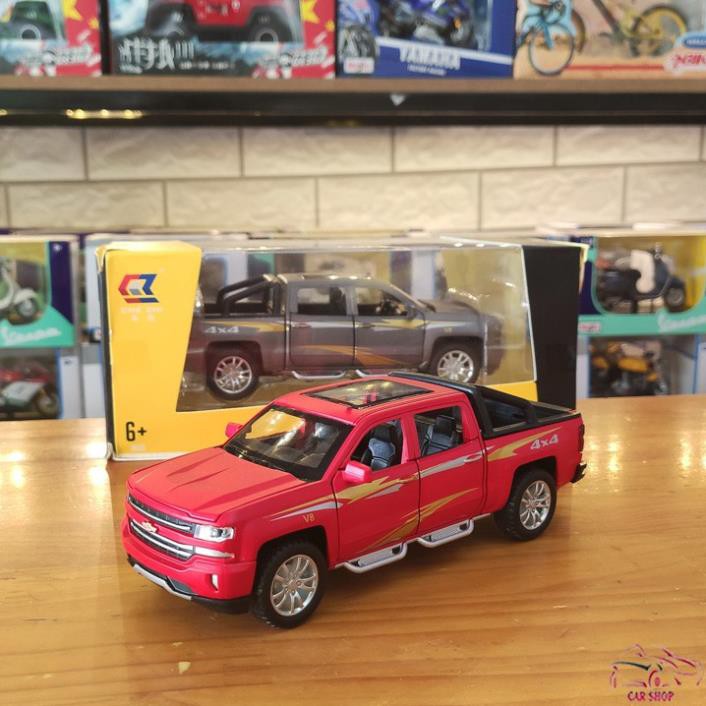 Mô hình xe bán tải Chevrolet Silverado V8 tỉ lệ 1:32 hãng Chezhi màu đỏ