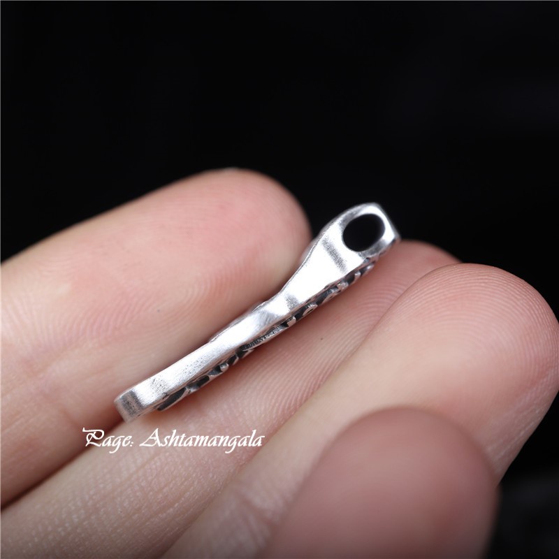 Mặt Dây Chuyền Khắc Om Mani Padme Hum Tây Tạng