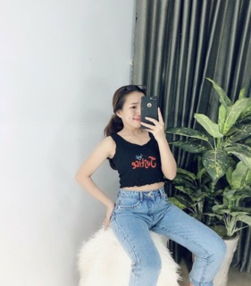 Áo croptop chữ thêu