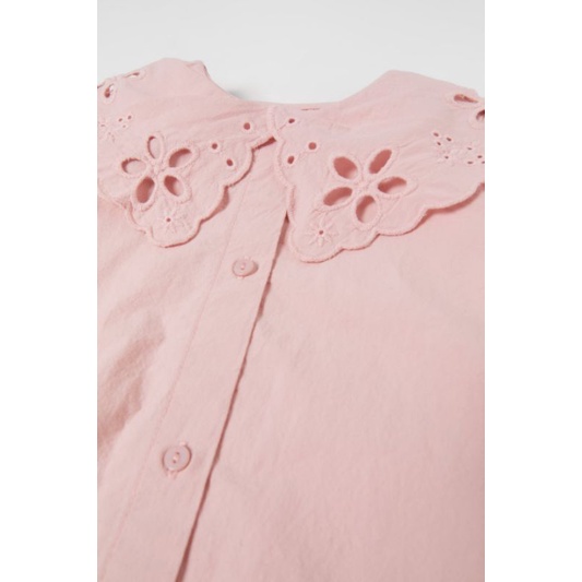 Áo sơmi cổ sen thêu dập lỗ bé gái hãng Zara Authentic size 4-5y