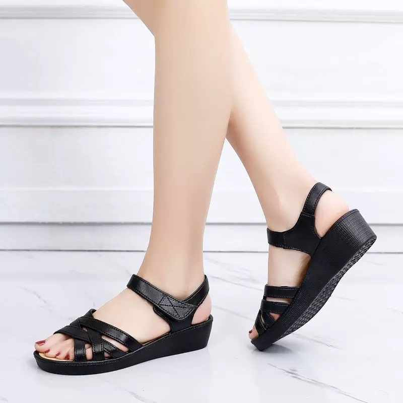 Giày sandal nữ trung niên cho bà cho mẹ chất liệu cao su siên bền