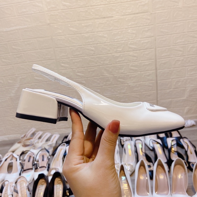 Sandal thấp 3cm có chữ trang trí. Hàng hot Ảnh Thật