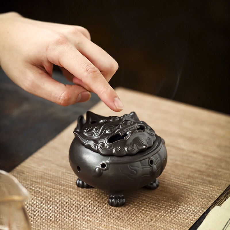 Lư xông trầm Kỳ Lân —Kích thước cao: 7.5cm- đường kính lọt lòng : 6.8cm—phủ bì: 11cm.