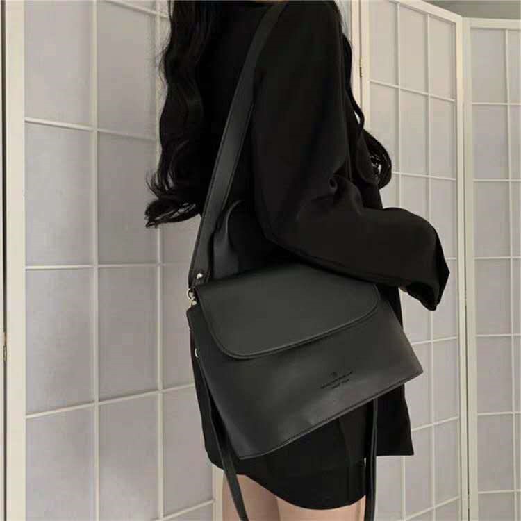 Áo khoác IELGY dáng rộng màu đen thời trang Hàn Quốc cho nữ