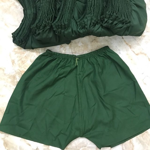 Quần đùi trơn màu xanh bộ đôi