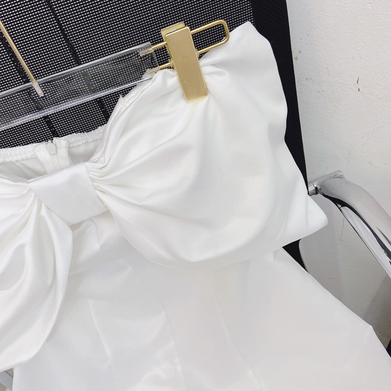 Đầm trắng trễ vai nơ ngực ❤️