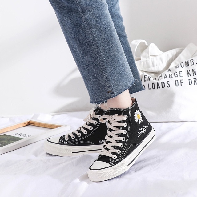 Giầy cao cổ nữ và thấp cổ connvot đen thêu hoa cúc )) | BigBuy360 - bigbuy360.vn