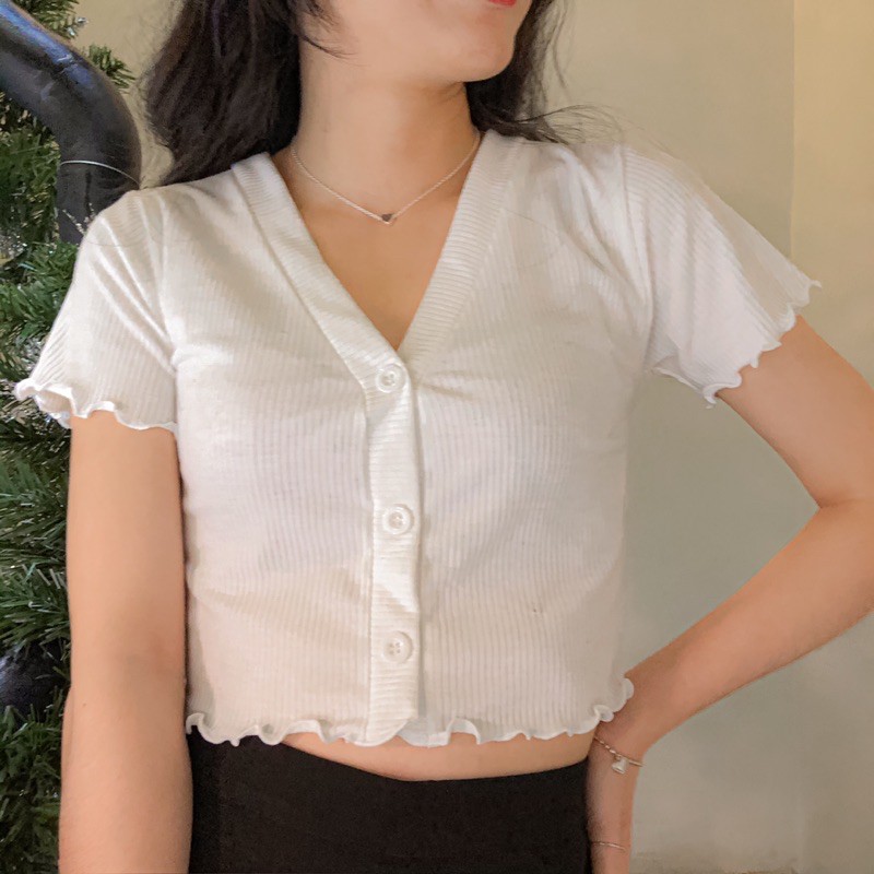 [Mã WASTUP giảm 10% tối đa 30K đơn 99K] 🍓🍓Áo Croptop cổ V 3 nút viền cuốn biên📷 Ảnh shop tự chụp📷 | BigBuy360 - bigbuy360.vn