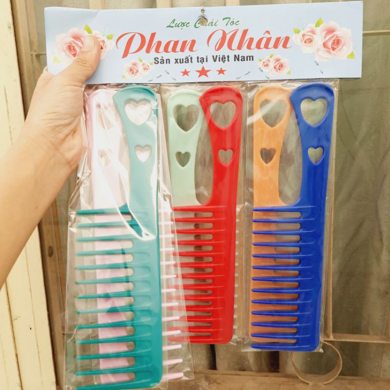 Lược thưa chải tóc cán 2 trái tim (Màu ngẫu nhiên)