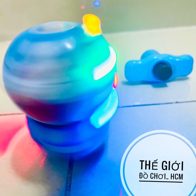 [MỚI VỀ- CÓ ĐÈN NHẠC] Đồ chơi trẻ em cù quay phát sáng hình Doremon cót xoay cực đẹp dành cho bé thích chơi con quay