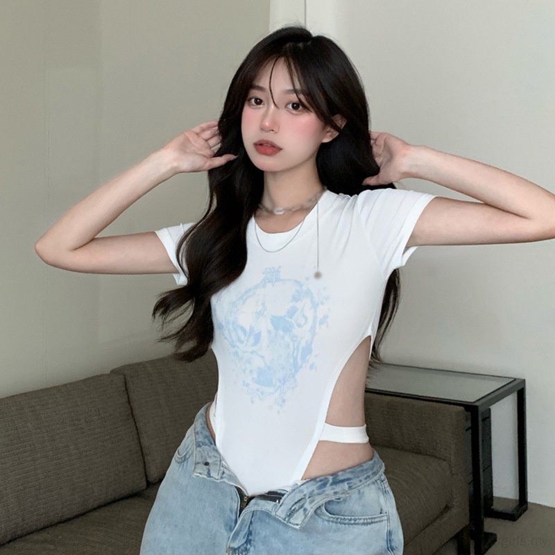 Jumpsuit Tay Ngắn Hoạ Tiết Hoa Thiết Kế Khoét Quyến Rũ