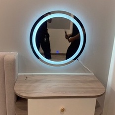 Gương tròn có đế cảm ứng trên mặt gương đèn led đổi 3 màu mẫu cách viền gắn tường kích thước D50cm Mirror