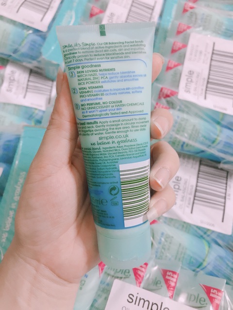 TẨY TẾ BÀO CHẾT SIMPLE SENSITIVE SKIN EXPERTS SMOOTHING FACIAL SCRUB