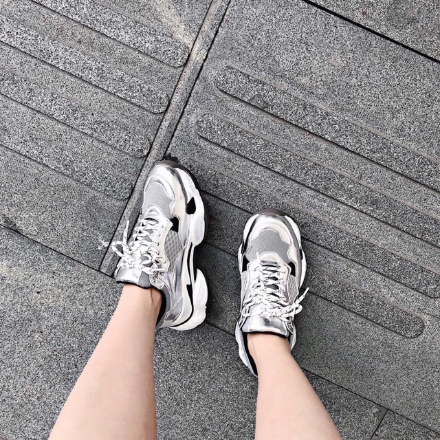 Giày thể thao đế cao