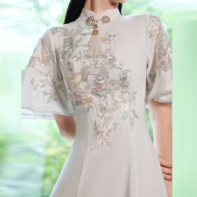 Đầm Sườn Xám Màu Trắng Phong Cách Trung Hoa Thời Trang Mùa Thu Cho Nữ