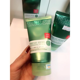 SỮA RỬA MẶT THẢO MỘC VFC 120ML