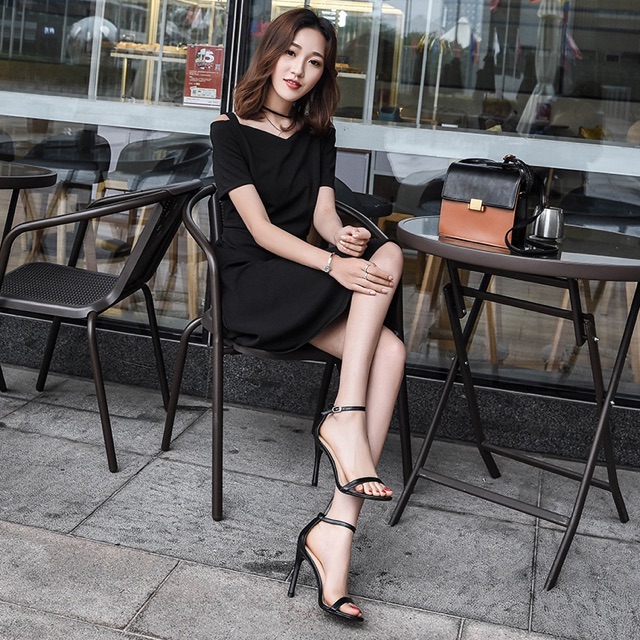 Sandal nữ gót nhọn quai mảnh 9p da lì hot hit